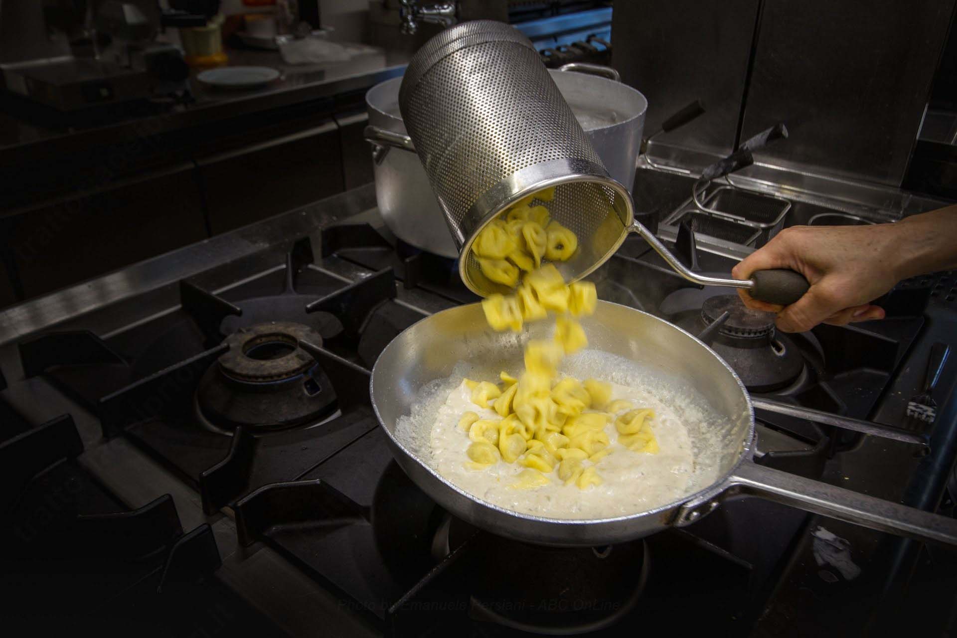 Tortellini fatti a mano a Norcia, pasta fatta in casa