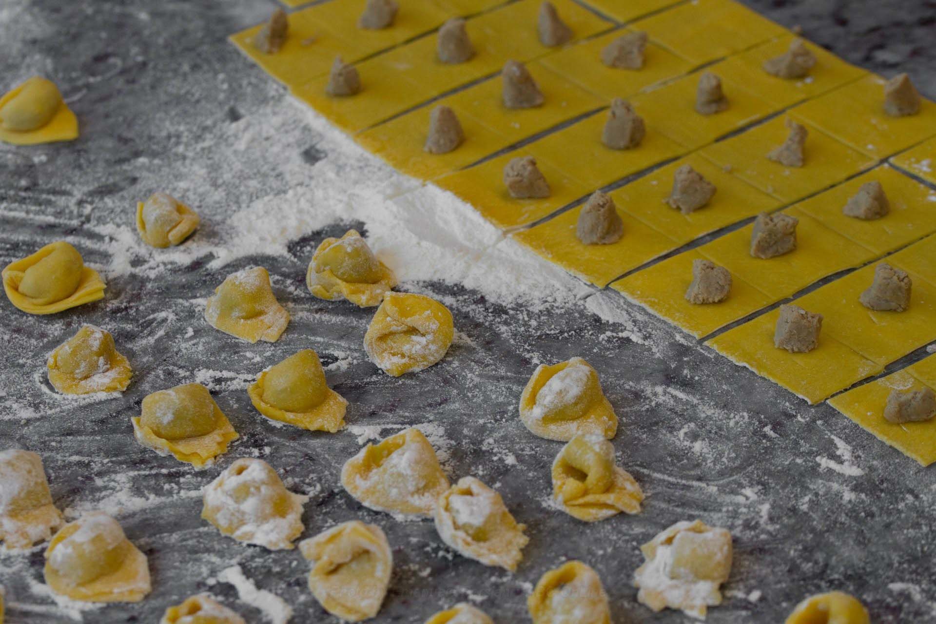 Pasta fatta a mano, tortellini e sfoglia